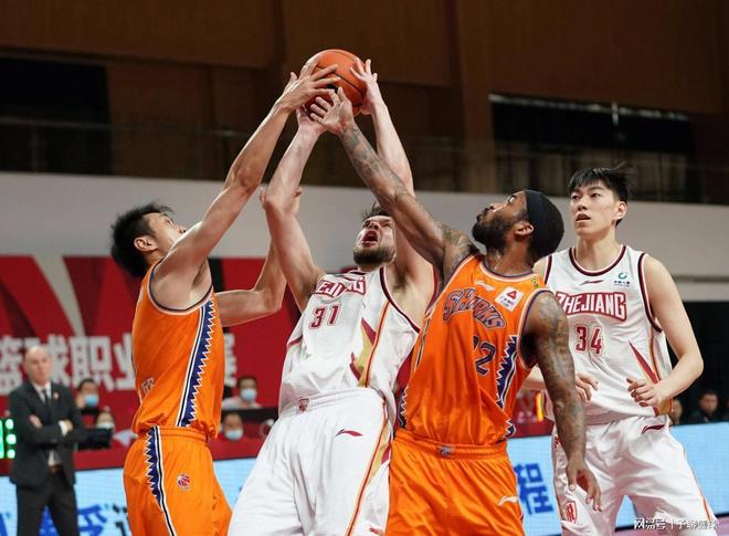 迪卡尼奥：希门尼斯的绝杀巴雷拉要负责，他就站在那里不动（迪卡尼奥：希门尼斯绝杀巴雷拉难辞其咎，他当时只是站着不动）