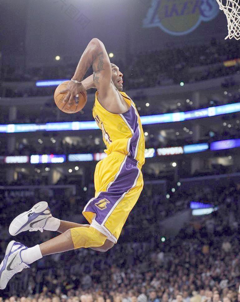 意媒：库普梅纳斯转型中卫表现亮眼，尤文中场补强成当务之急（意媒：库普梅纳斯客串中卫抢眼，尤文中场引援迫在眉睫）