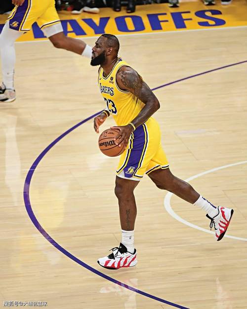 米体：将有一万名左右的那不勒斯球迷远征罗马，警方压力很大（米体：近万名那不勒斯球迷将赴罗马，警方面临重压）