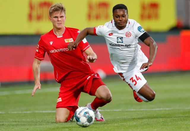 英超战报：曼联客场战胜埃弗顿,（英超：曼联客场击败埃弗顿）