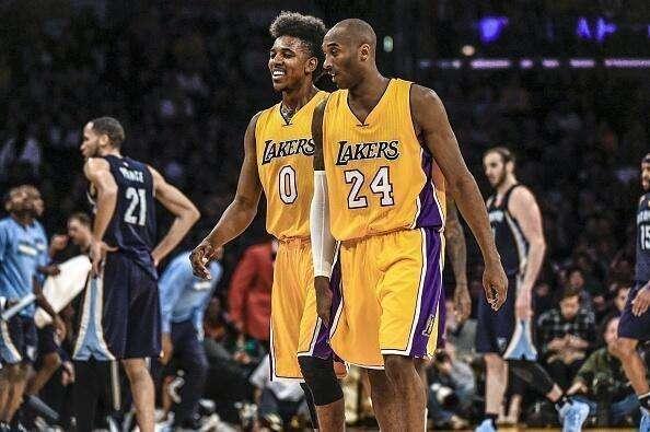 巴塞罗那对阵奥萨苏纳：决定哈维·阿隆索命运的周末（巴萨迎战奥萨苏纳：哈维·阿隆索命运走向的关键周末）