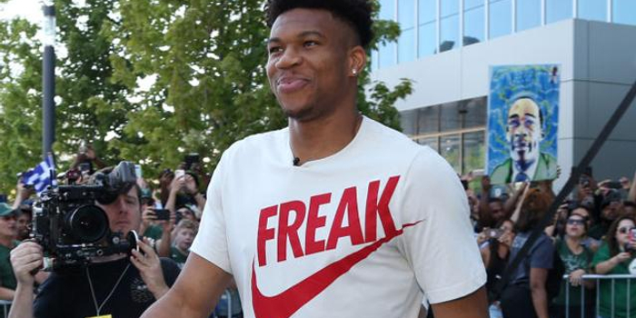 半场战报：汉堡1-0斯图加特，格拉策尔破门（半场：汉堡1-0领先斯图加特，格拉策尔建功）