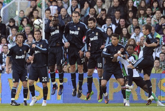 特尔施特根社媒晒恢复训练照片：很高兴归队（特尔施特根社媒晒复训照：开心重返球队）