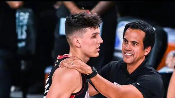 伊格莱西亚斯：皇马很强但我们掌控节奏，最后时刻他们急眼了（伊格莱西亚斯：皇马虽强，节奏在我们手里，最后时刻他们慌了）