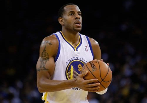 勇士vs鹈鹕前瞻：库里因伤缺席，鹈鹕欲在客场爆大冷（勇士对阵鹈鹕前瞻：库里伤停，鹈鹕客场力求冷门）